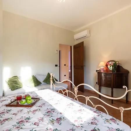 Villa Cherubini 8&1, Emma Cingoli