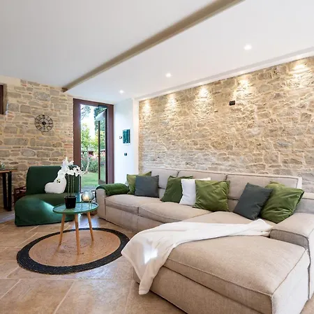 Cherubini 8&1, Emma فيلة