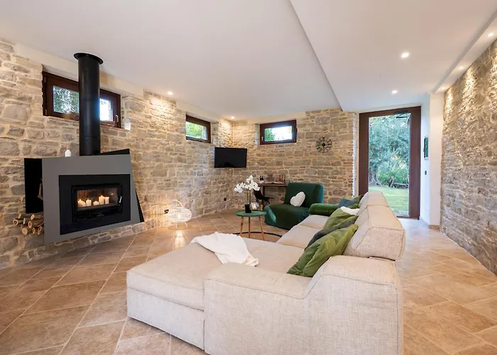 Cherubini 8&1, Emma Villa *